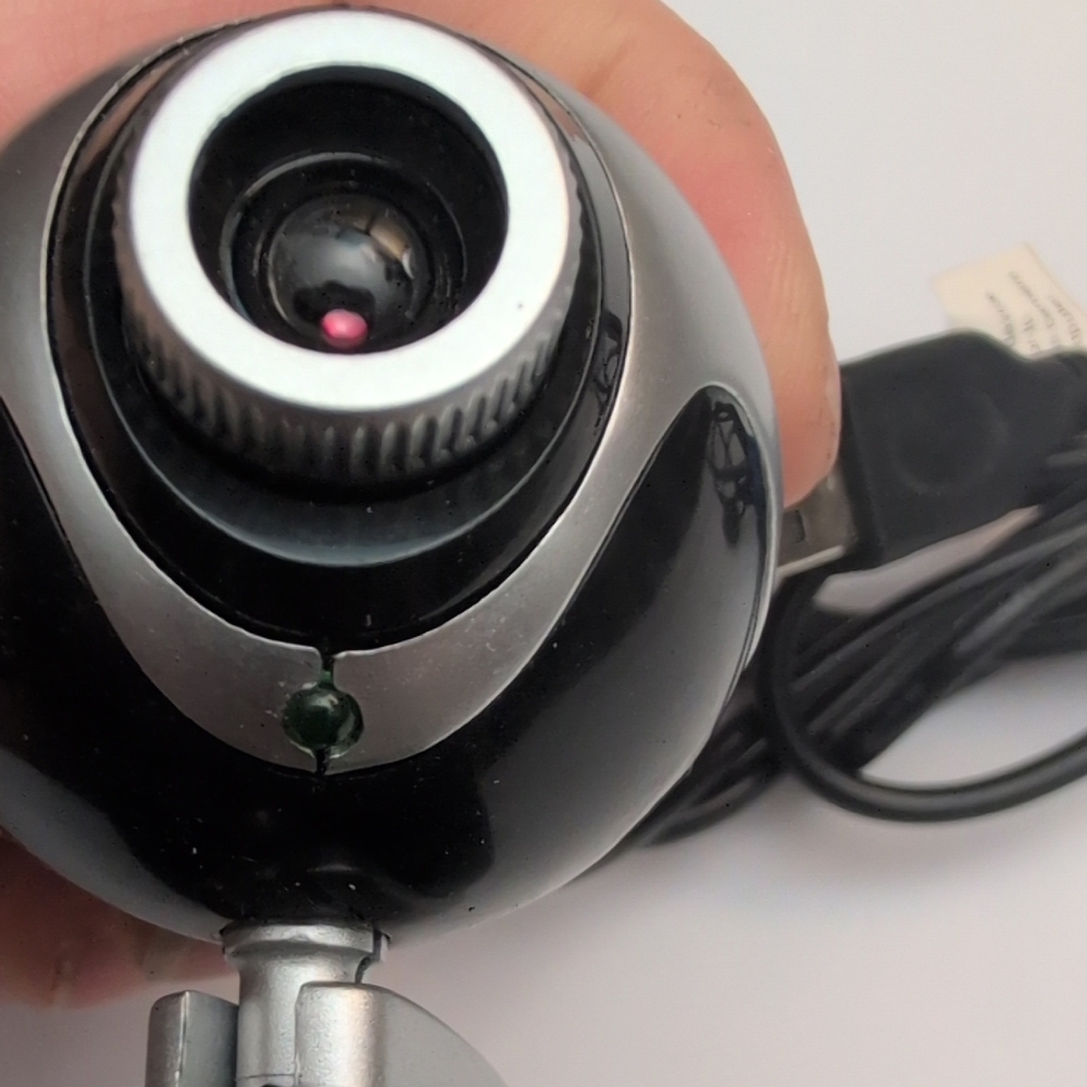 High-Definition Silver Webcam - Picture 5 of 6